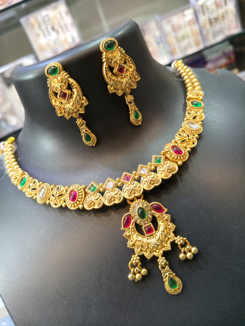 Traditional Kundan Necklace Set