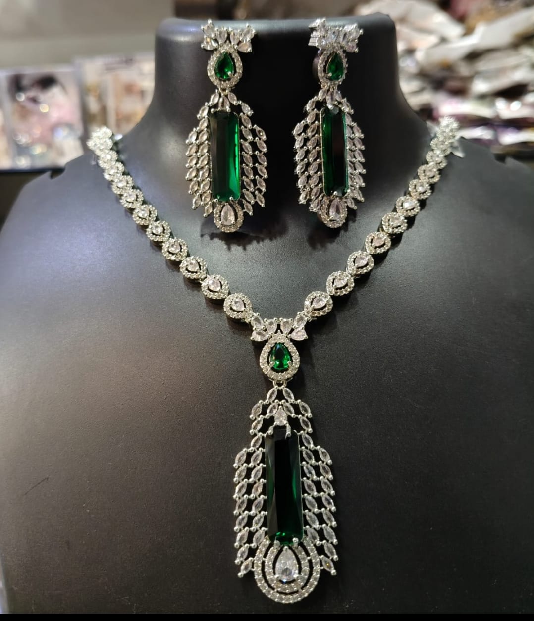 Elegant Green Gemstone Necklace Set