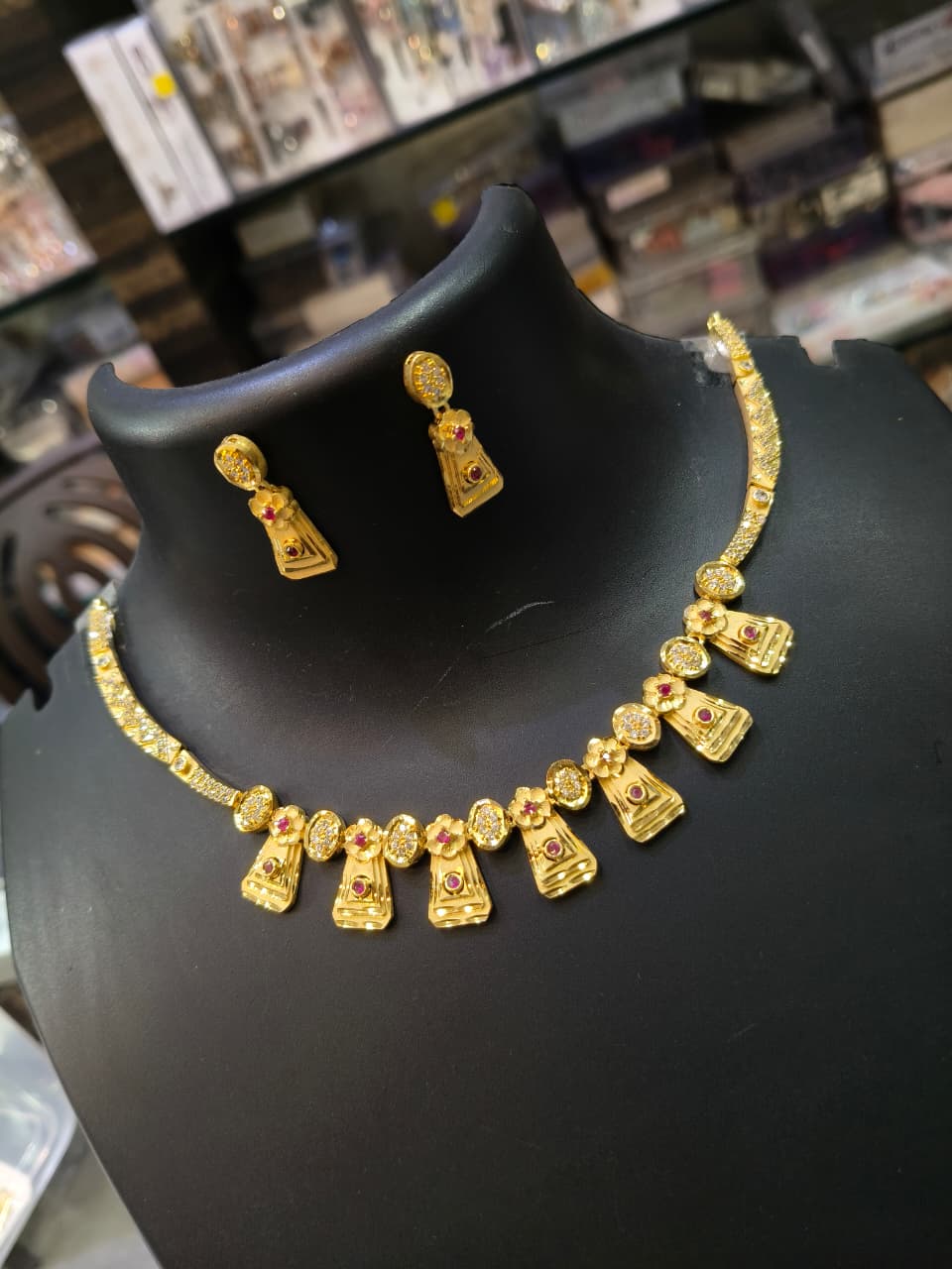 Elegant Gold Necklace Set