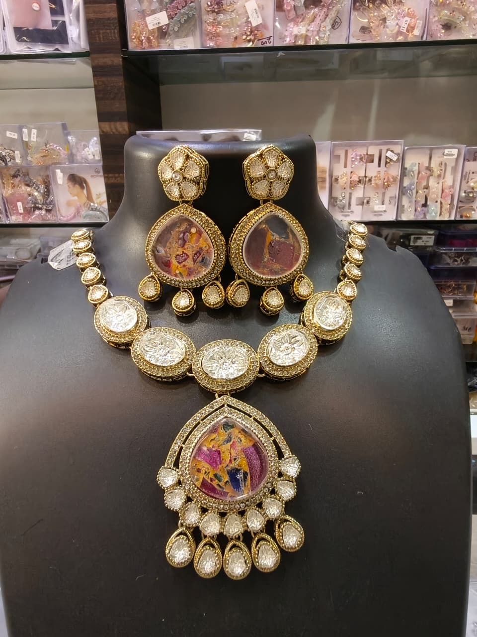 Traditional Kundan Necklace Set