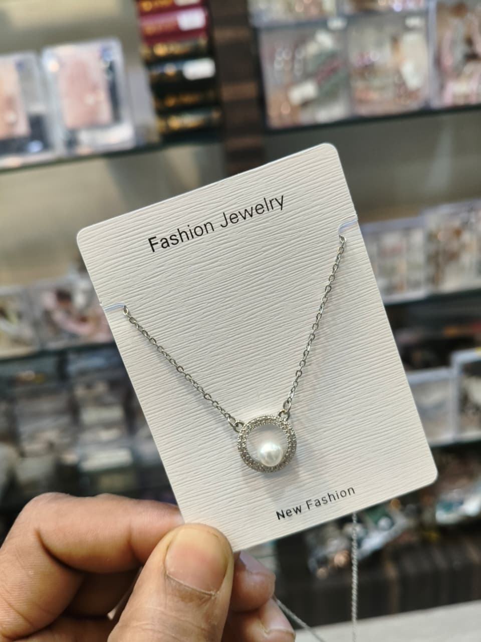 Elegant Pearl Pendant Chain