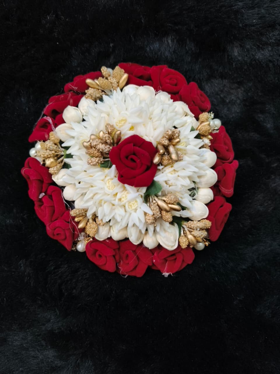 Elegant Floral Gajrar