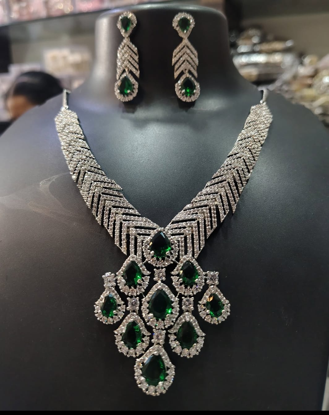 Elegant Green Gemstone Necklace Set