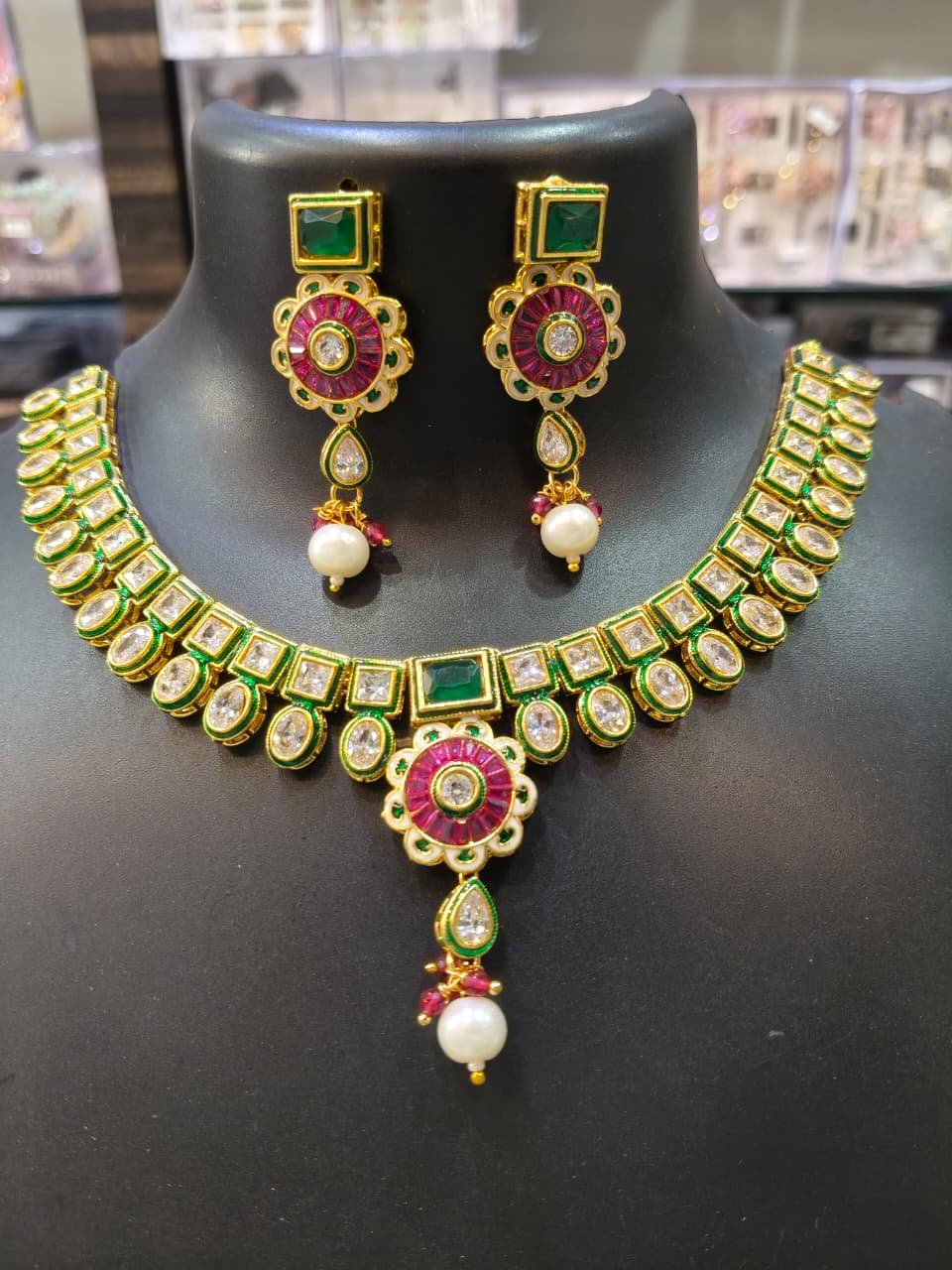 Traditional Kundan Jewelry Set