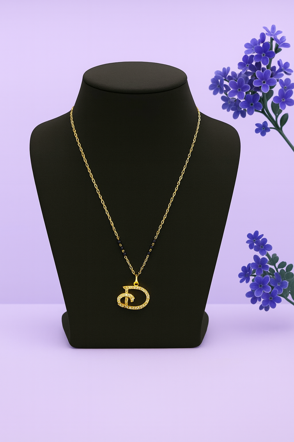 Elegant Gold Pendant Necklace