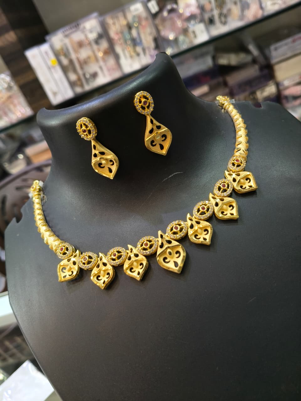 Elegant gold necklace and earring set