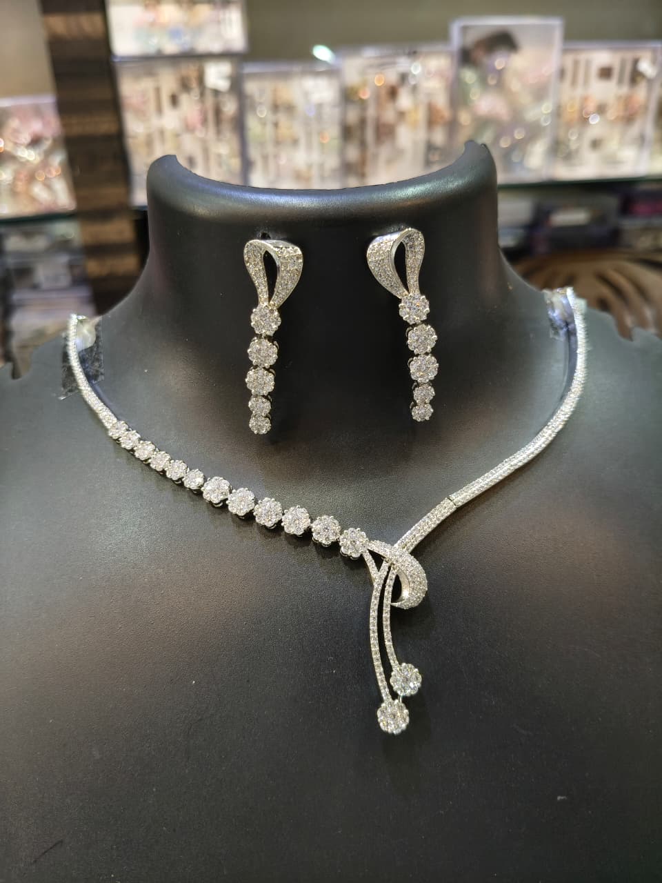 Elegant AD Necklace Set