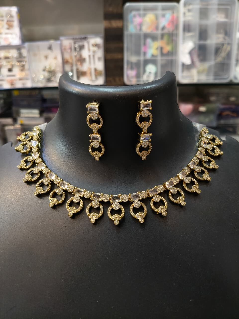Elegant Gold Necklace 
