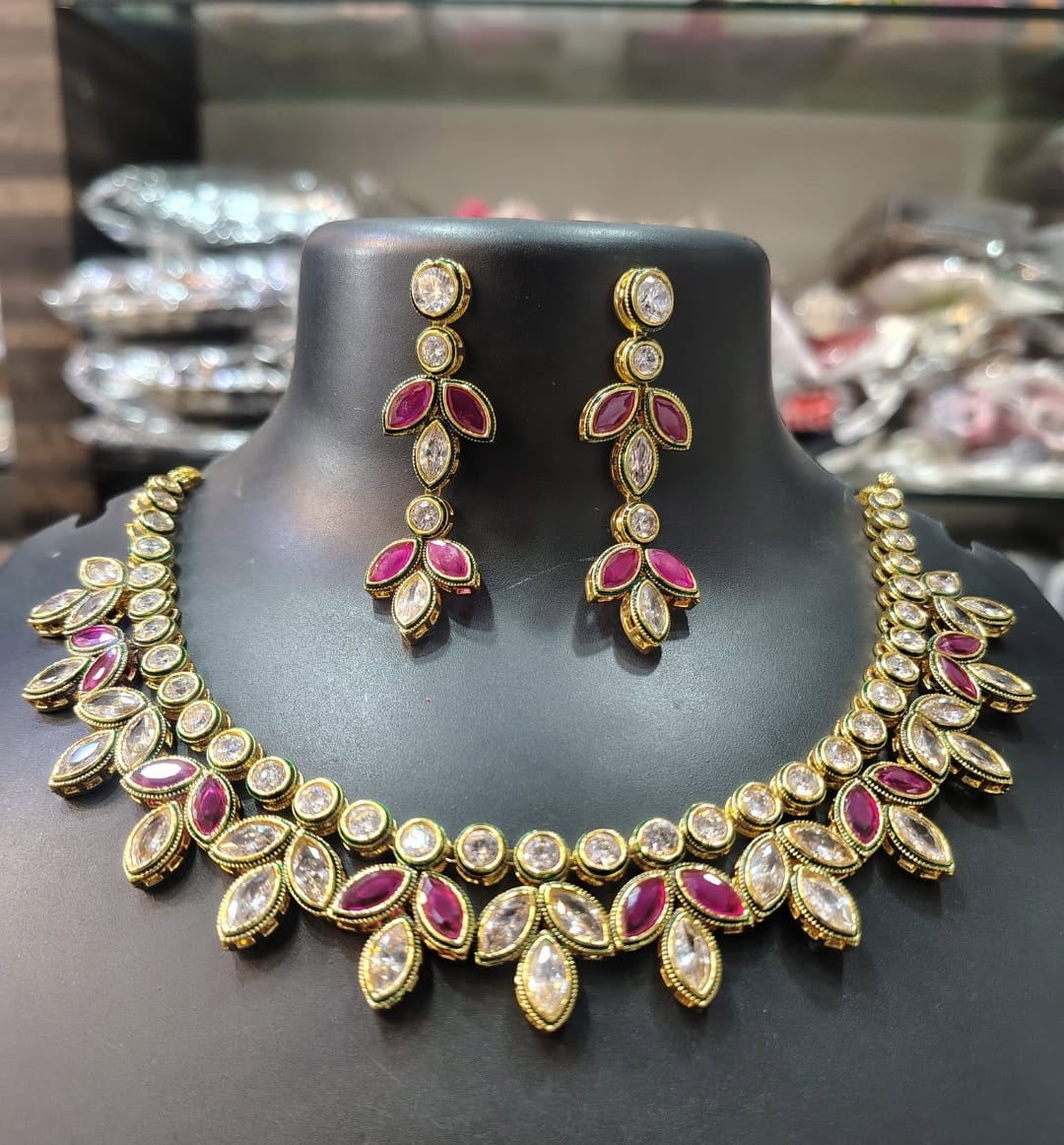 Elegant Necklace Set