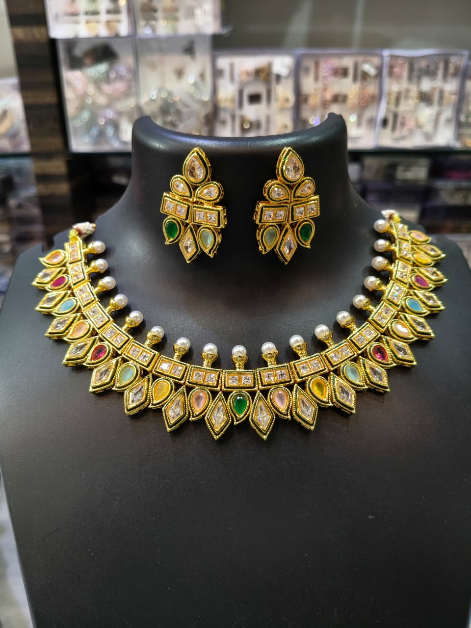 Traditional Kundan Necklace Set