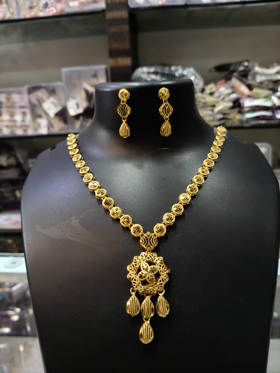 Elegant Gold Necklace Set
