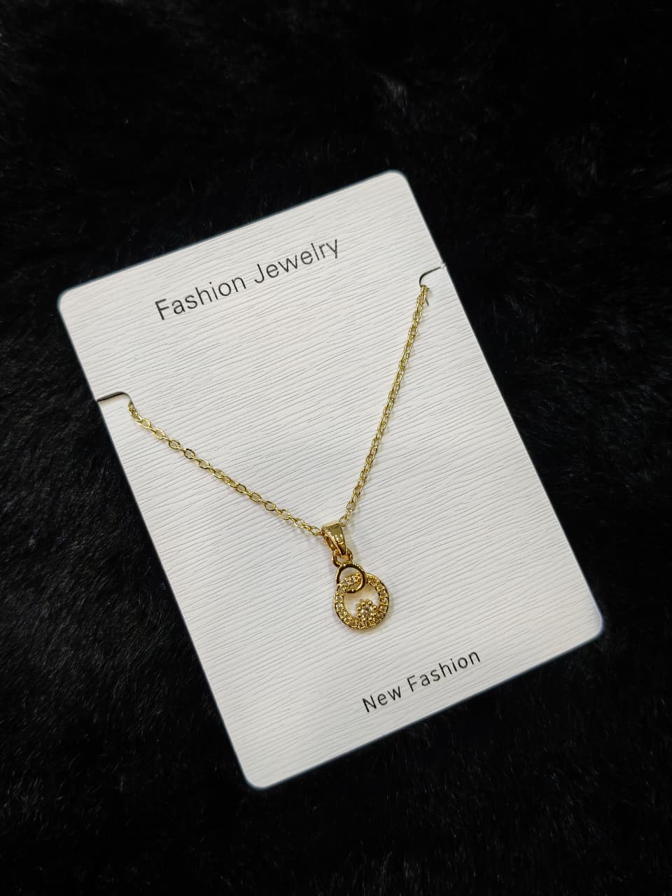 Elegant Gold Pendant Necklace