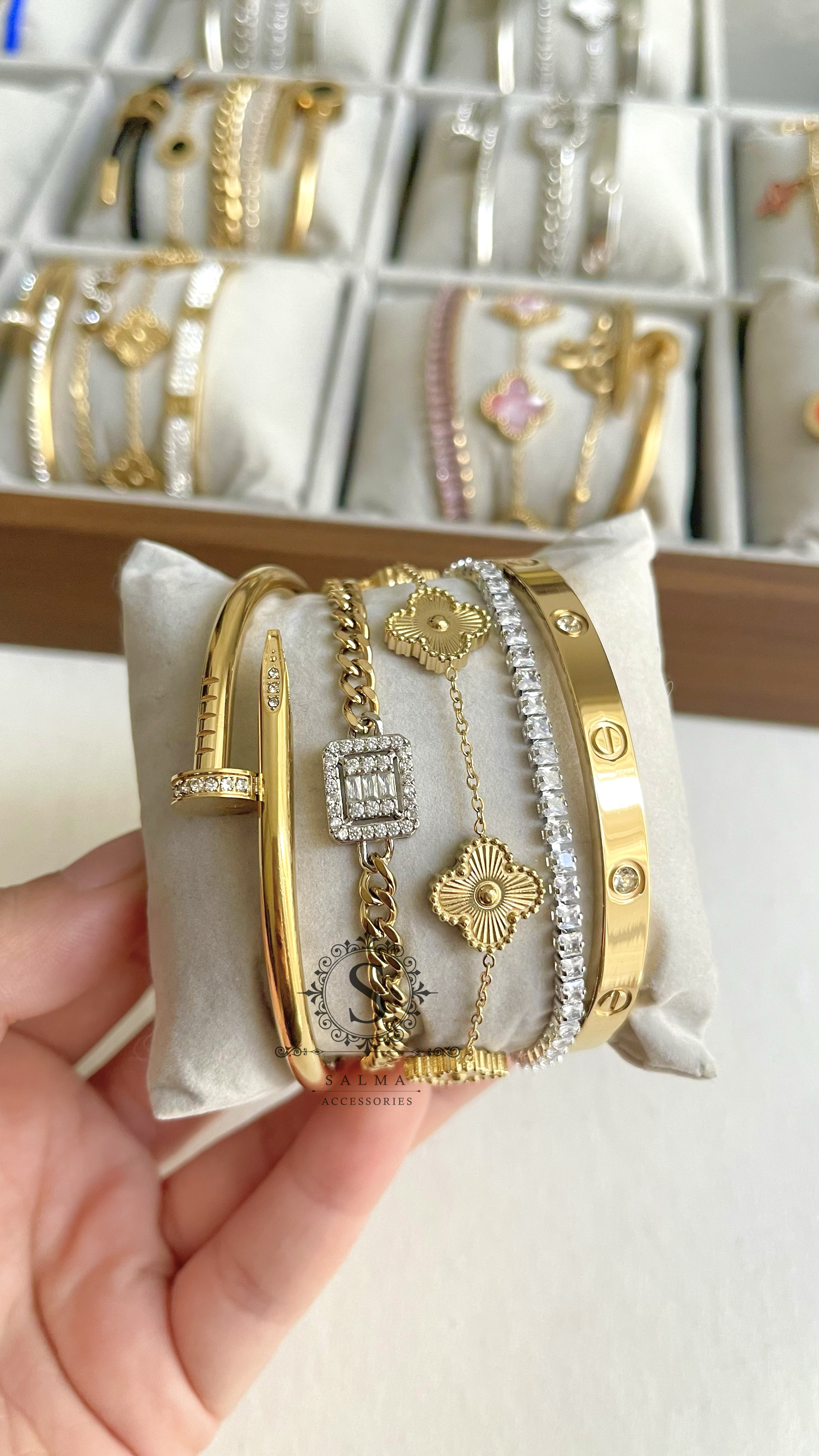 trendy bracelers set