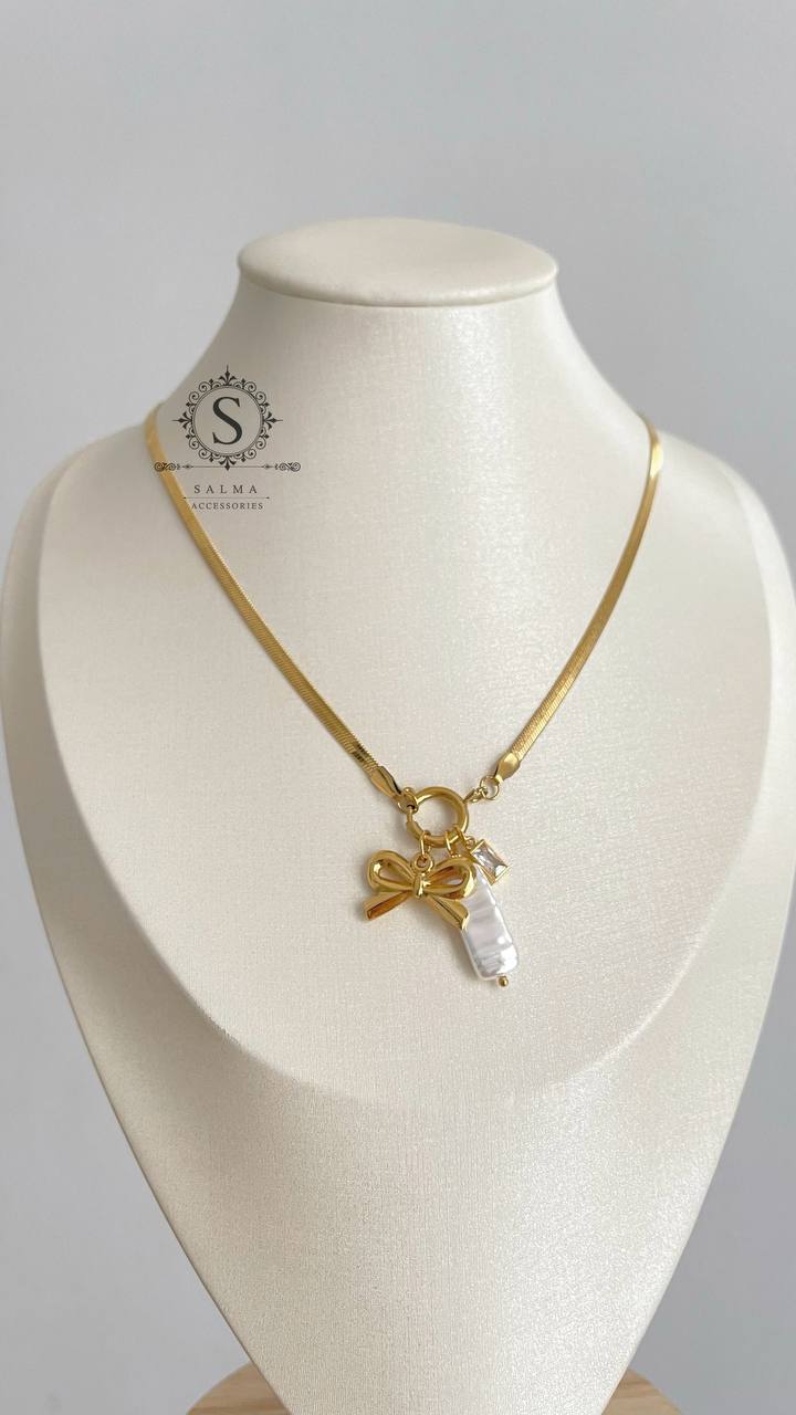 pearl & bow necklace