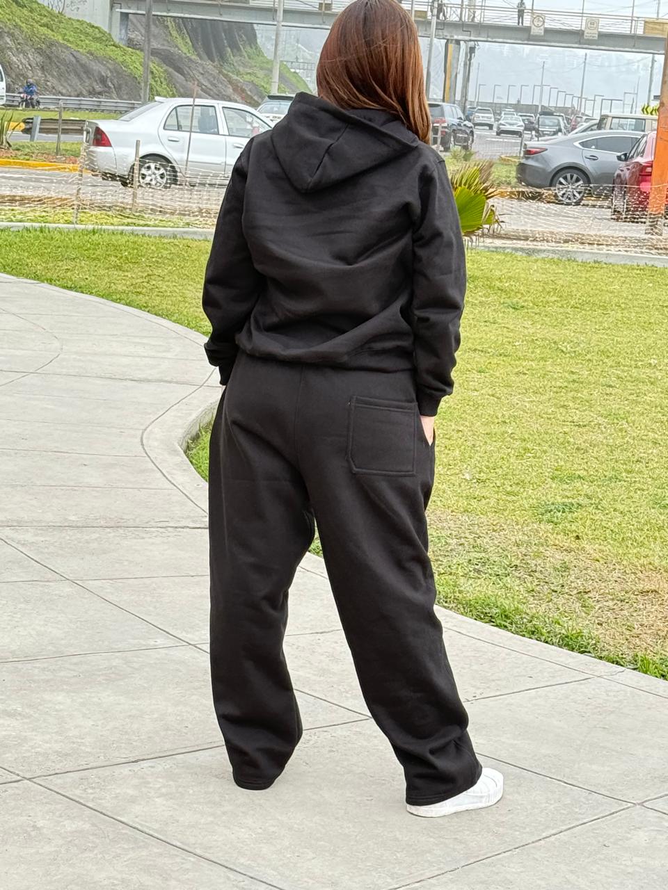 Conjunto deportivo negro 4SUKHA(Casa y Buzo)