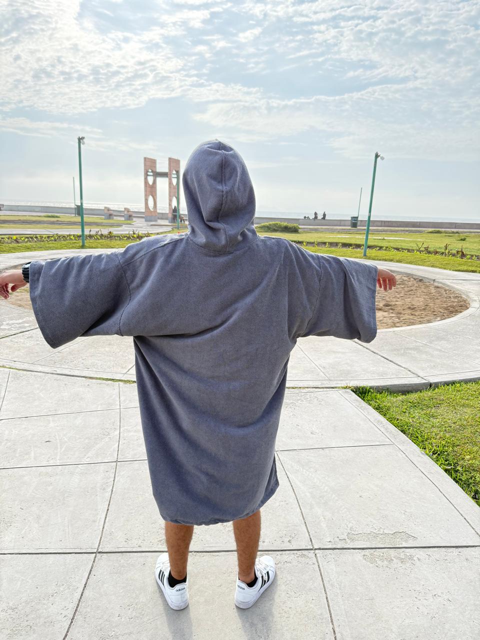 Bata de cambio con capucha Gris