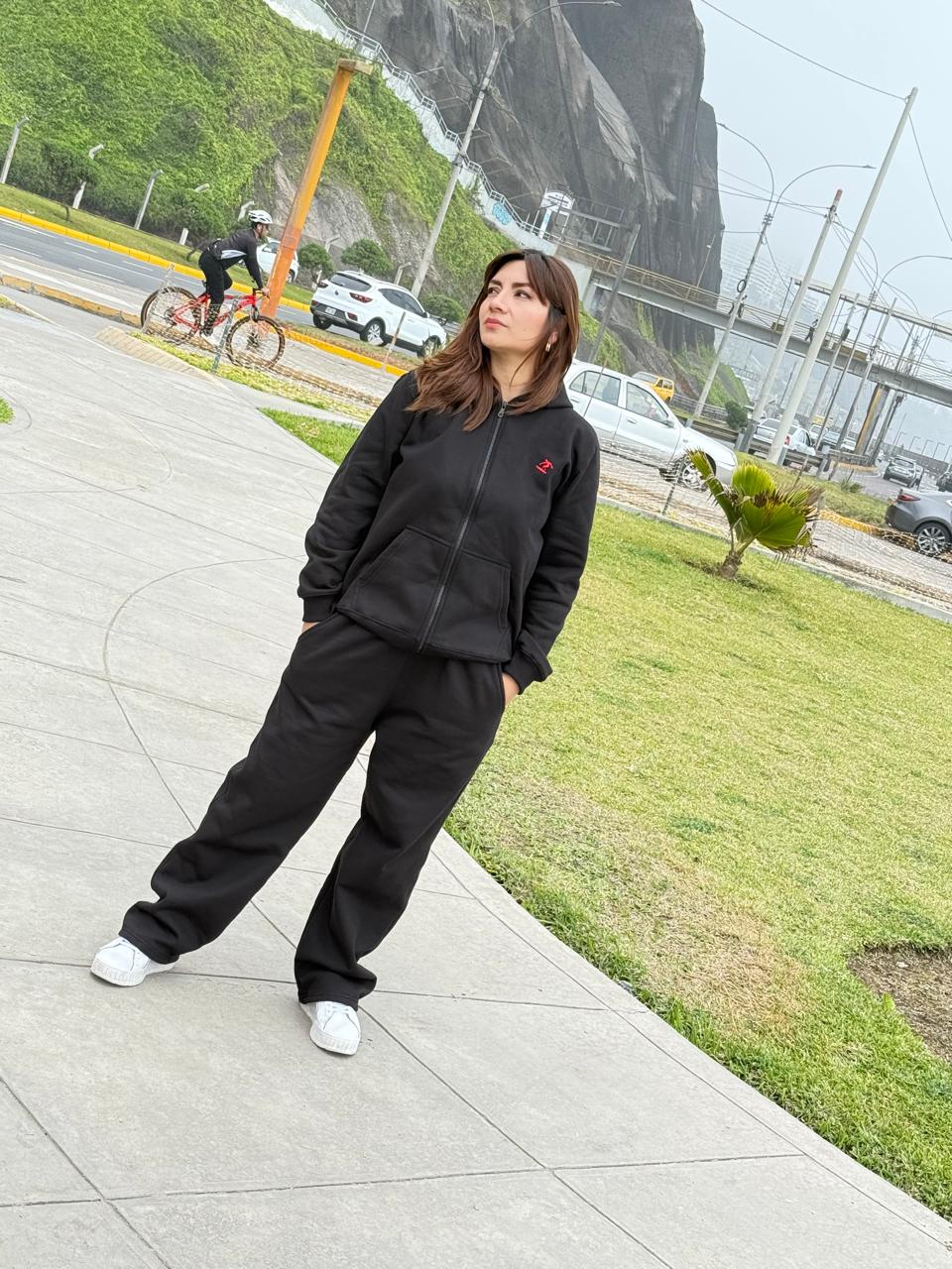 Conjunto deportivo negro 4SUKHA(Casa y Buzo)