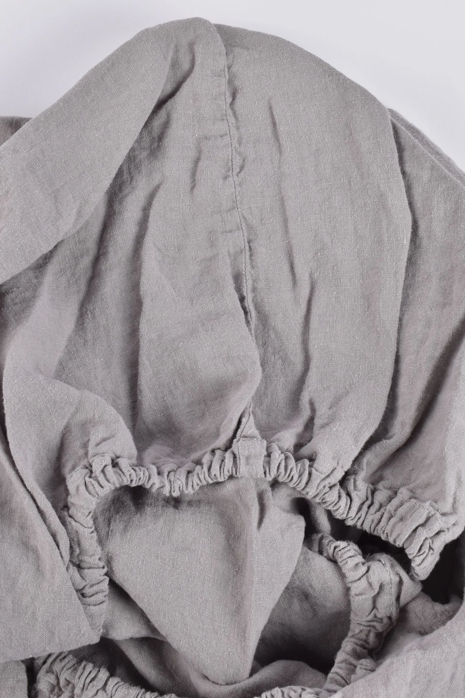 Pelenų Pilka Aptempiama Paklodė (Su Guma)