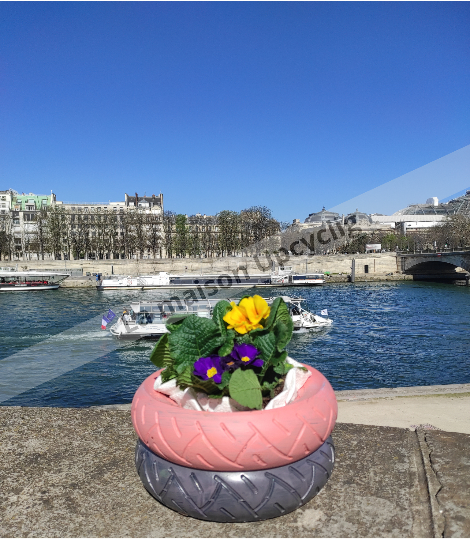 Pot de fleurs en pneus recyclés