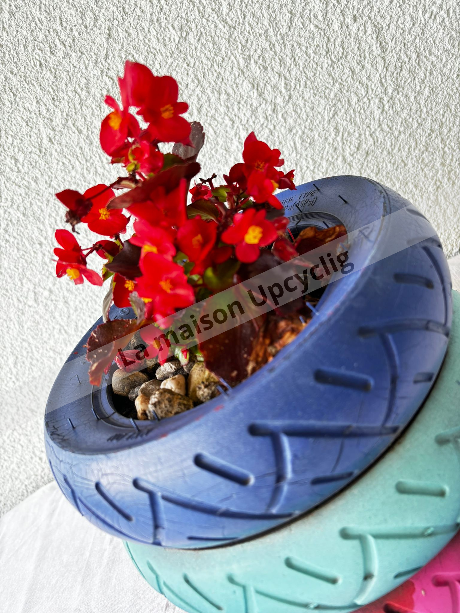 Pot de fleurs en pneus recyclés