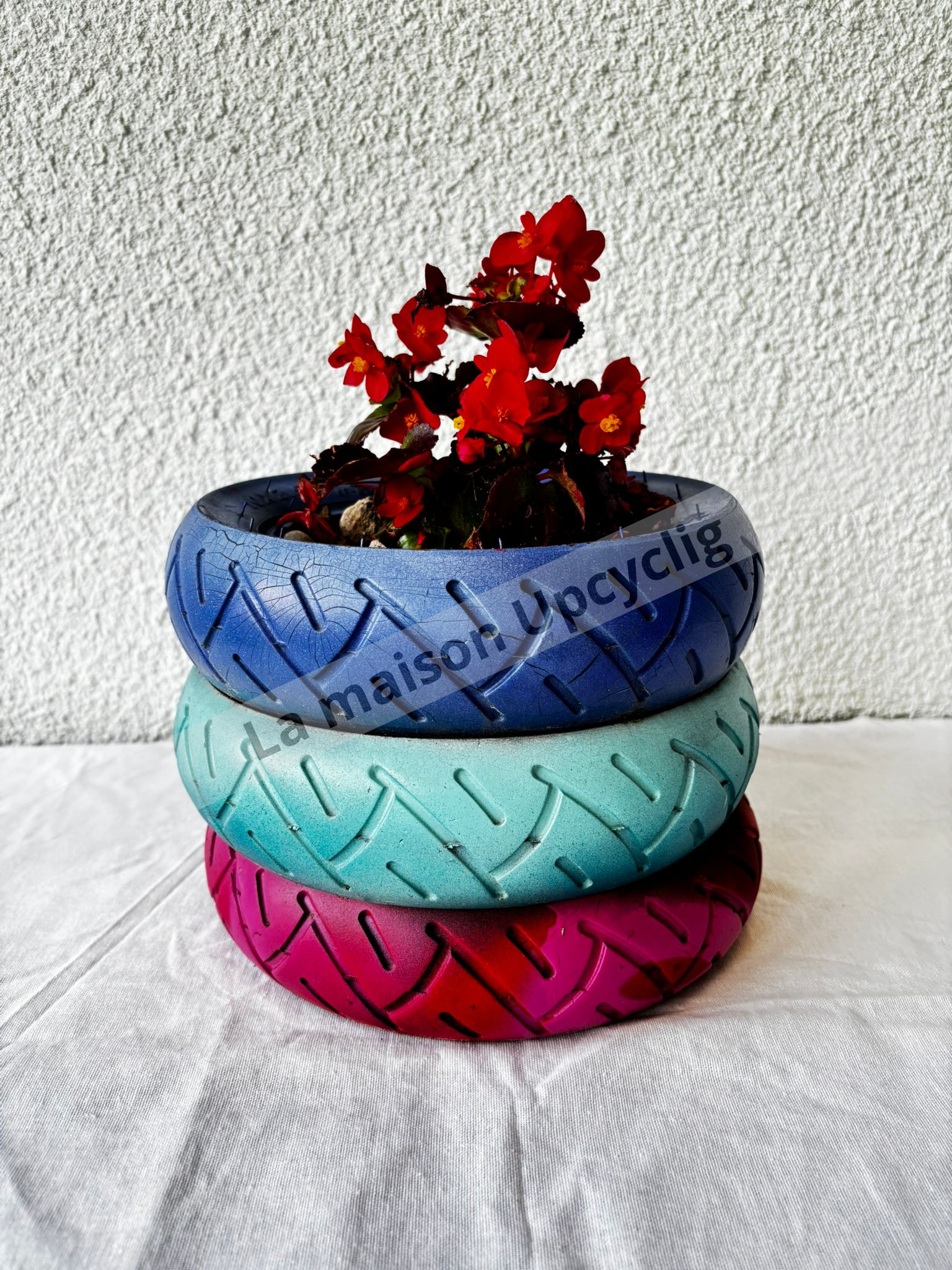 Pot de fleurs en pneus recyclés