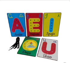 Kit 5 Alinhavos Vogais em Madeira Alinhavo Alinhavar Coordenação Motora Fina Brinquedo Educativo