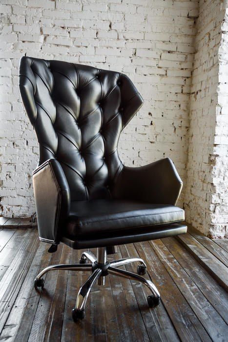 Capitone Traditional Tufted Executive Chair