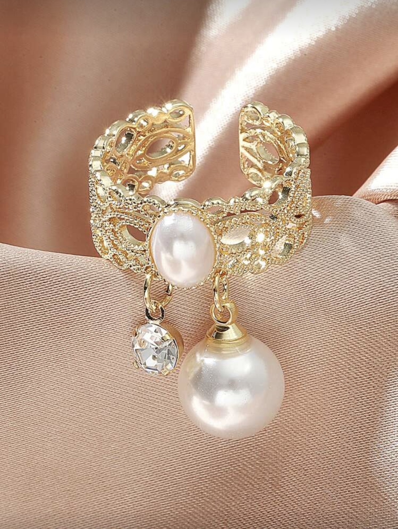 Elegant Pearl and Crystal Gold Ring