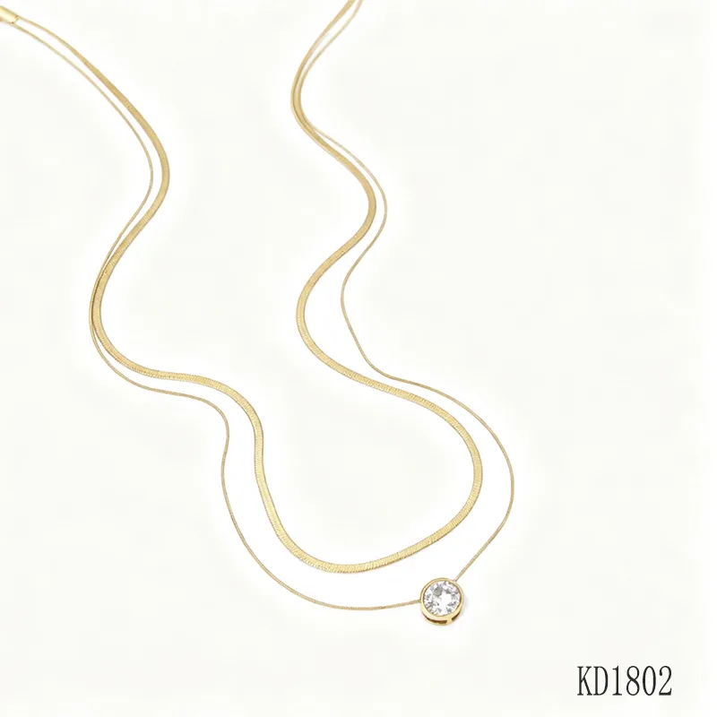 Elegant Gold Necklace with Solitaire Pendant