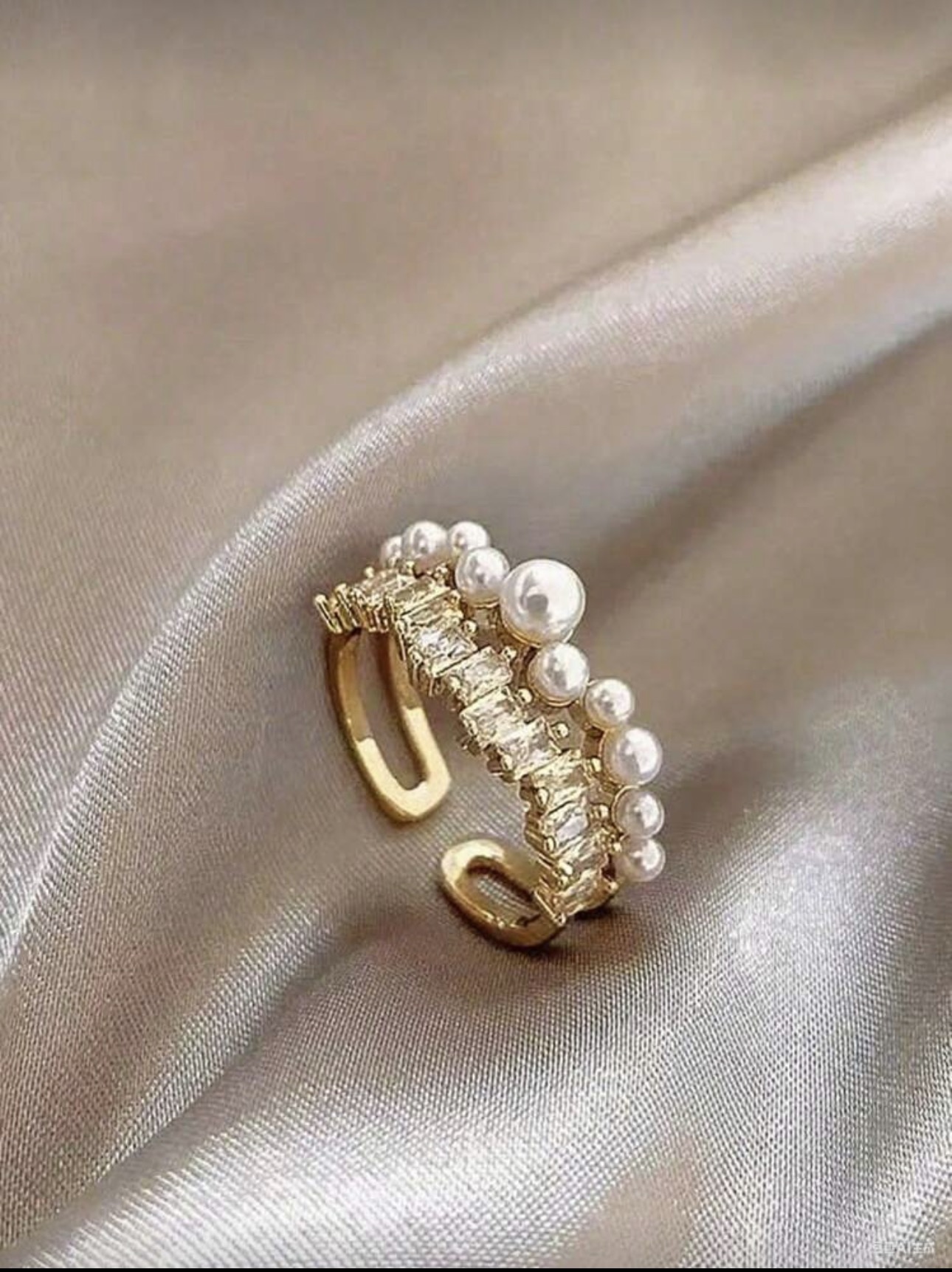 Elegant Pearl and Crystal Ring
