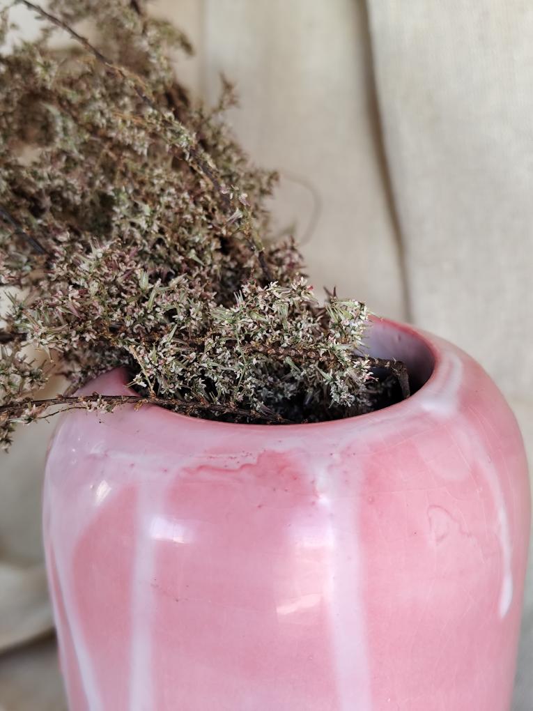 Vase en faïence rouge