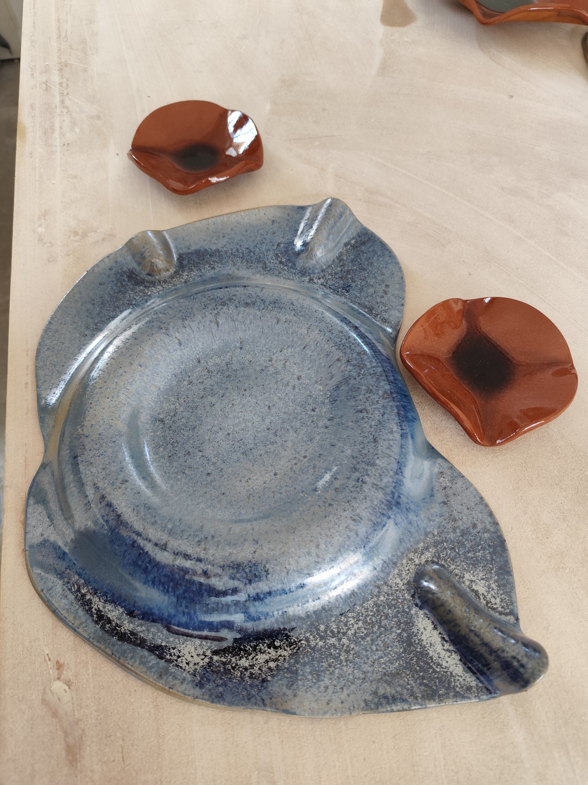 Assiette Trace – Édition Bleu Profond – Ronde