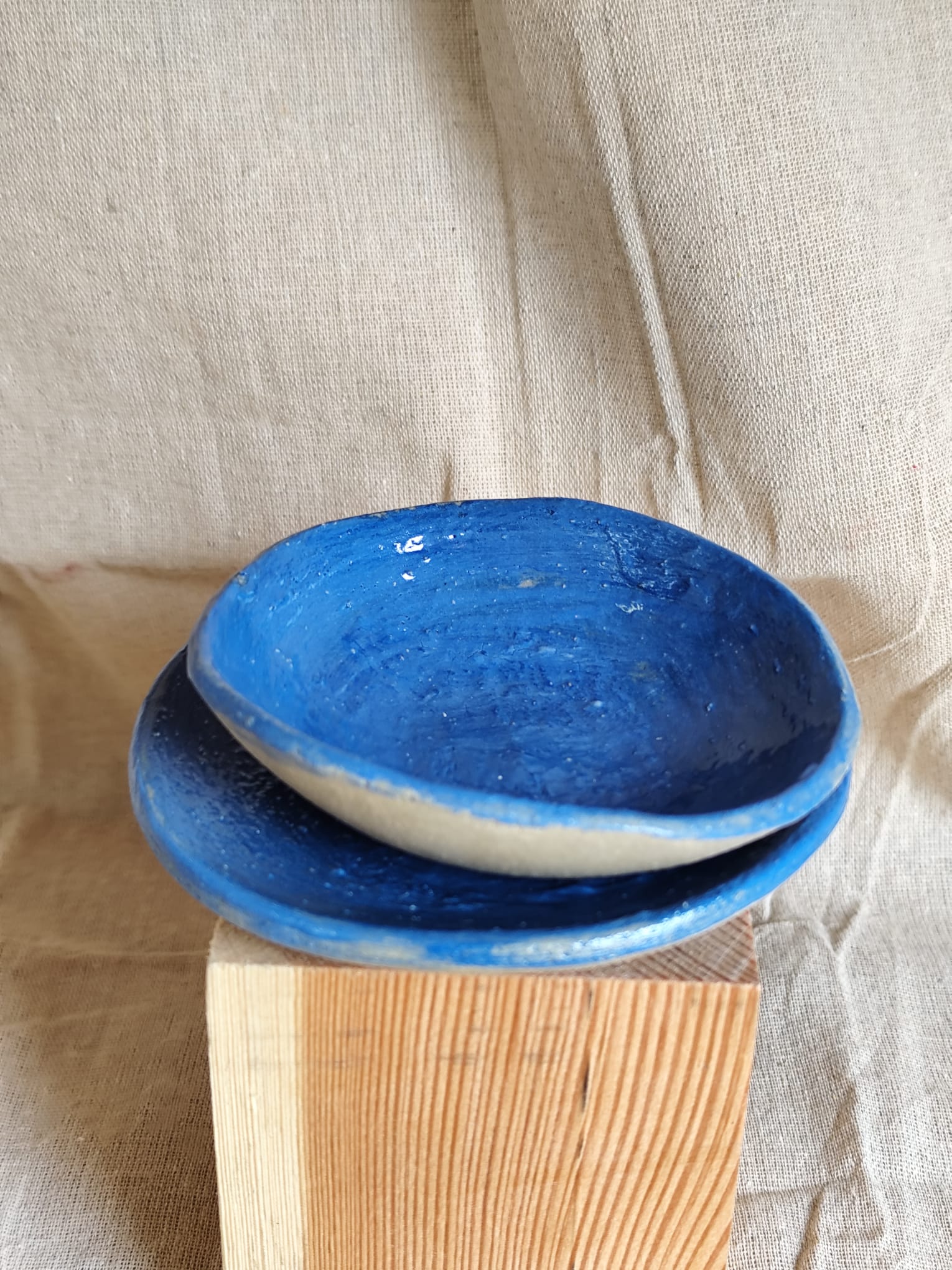 Lot de deux petites assiettes