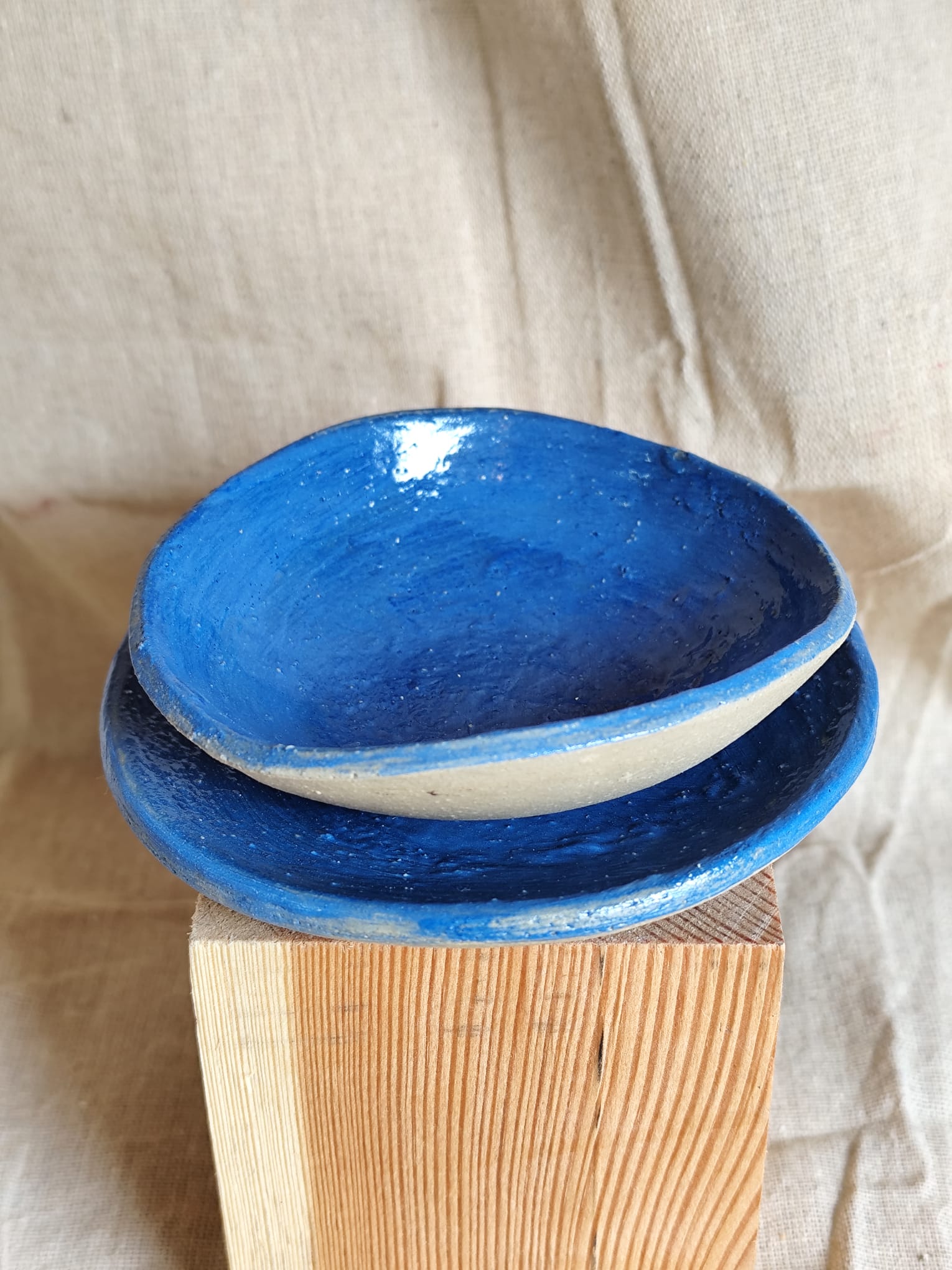 Lot de deux petites assiettes