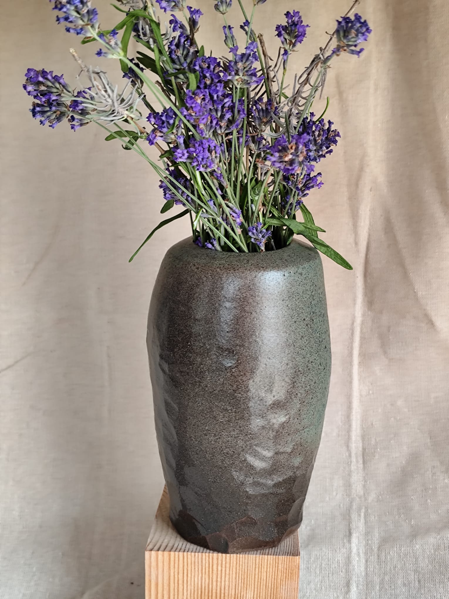 Vase aux tonalités bourguignonnes