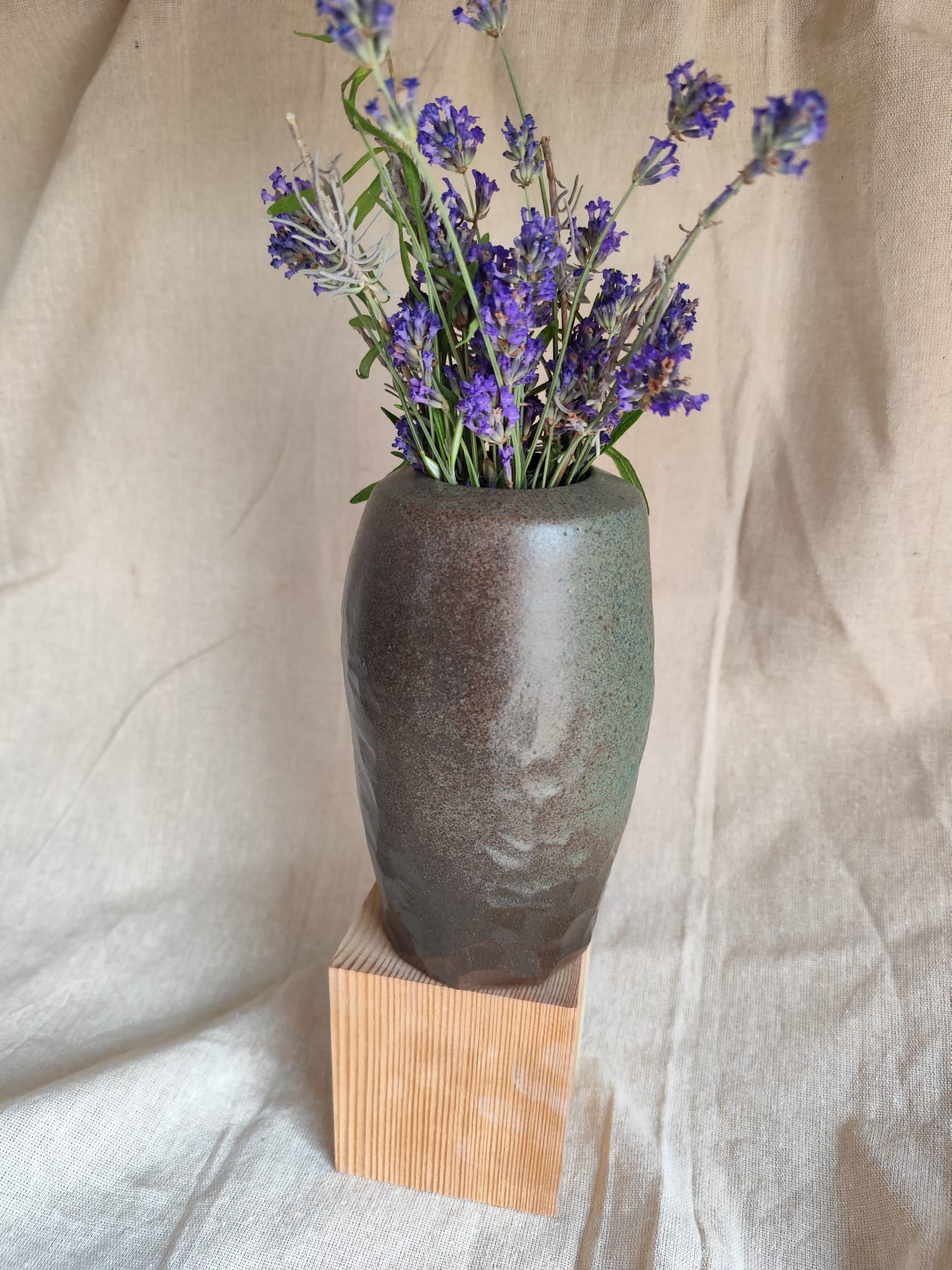 Vase aux tonalités bourguignonnes