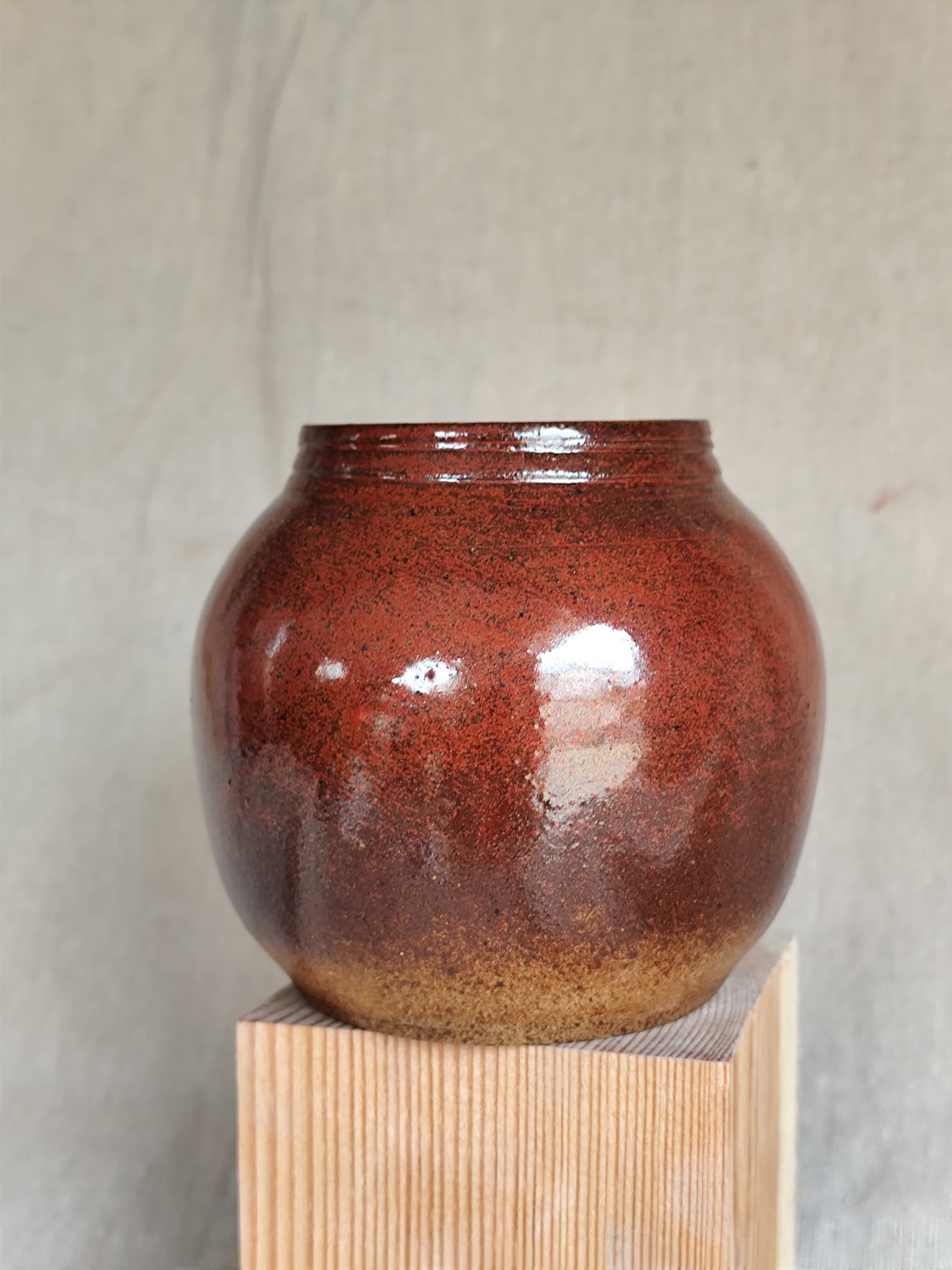 Vase en grès rouge kaki