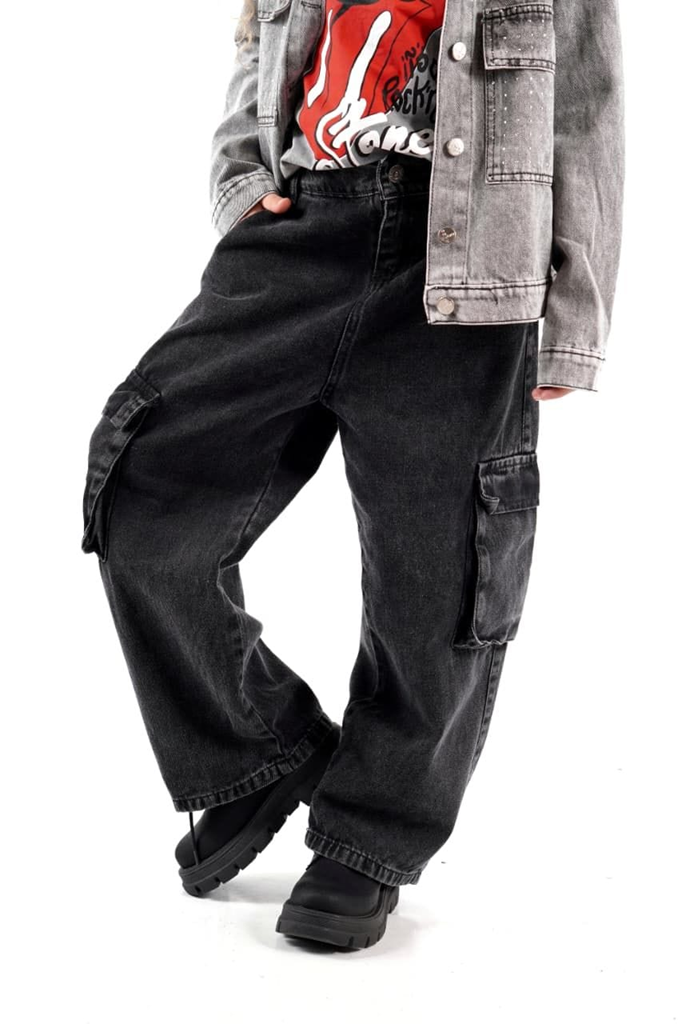 Jean cargo negro gastado