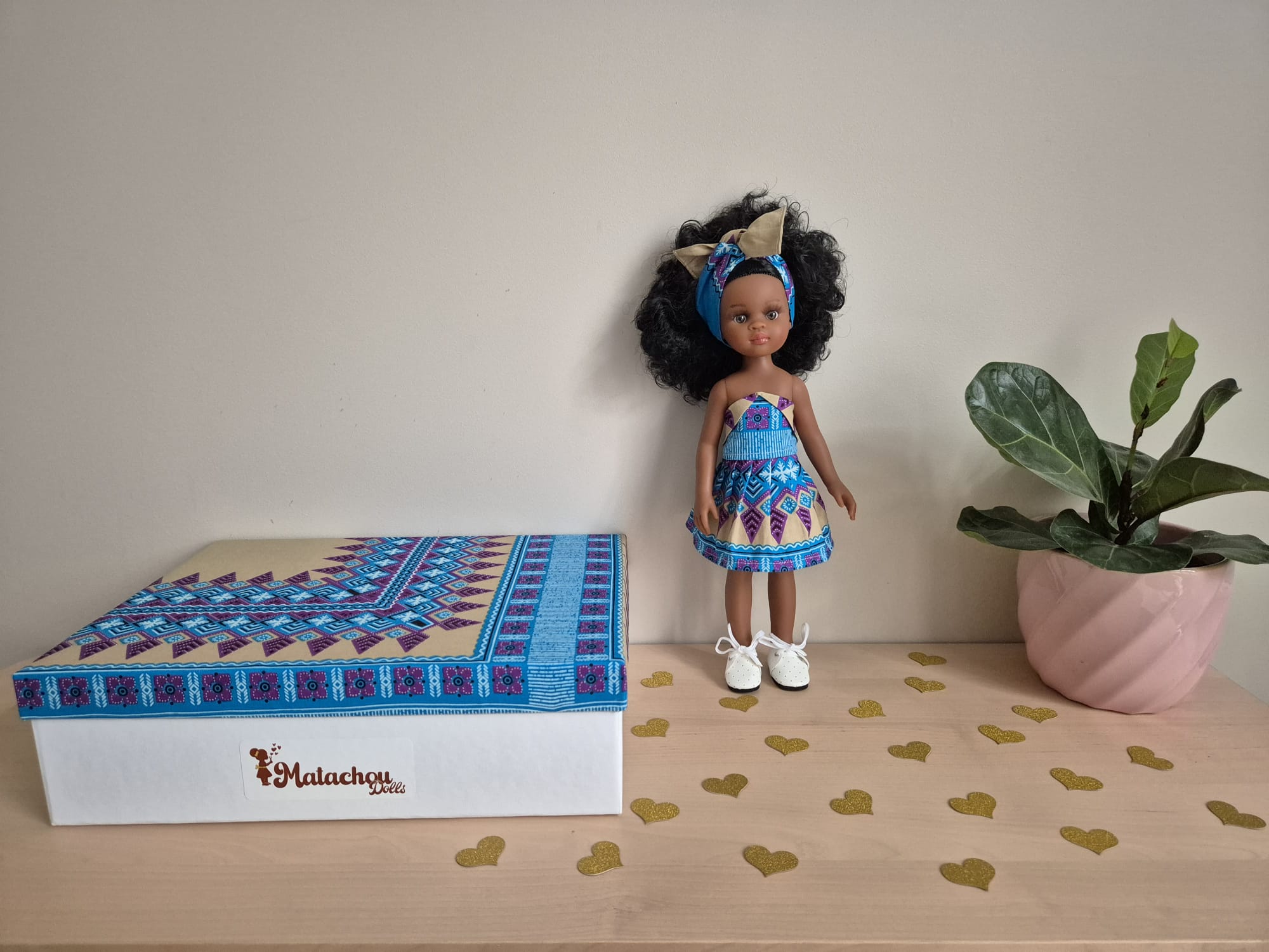 Poupée africaine en tenue traditionnelle