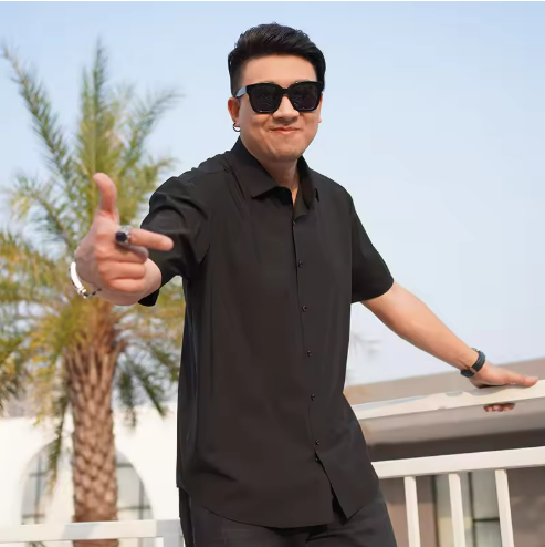 Men's Black Short-Sleeve Shirt