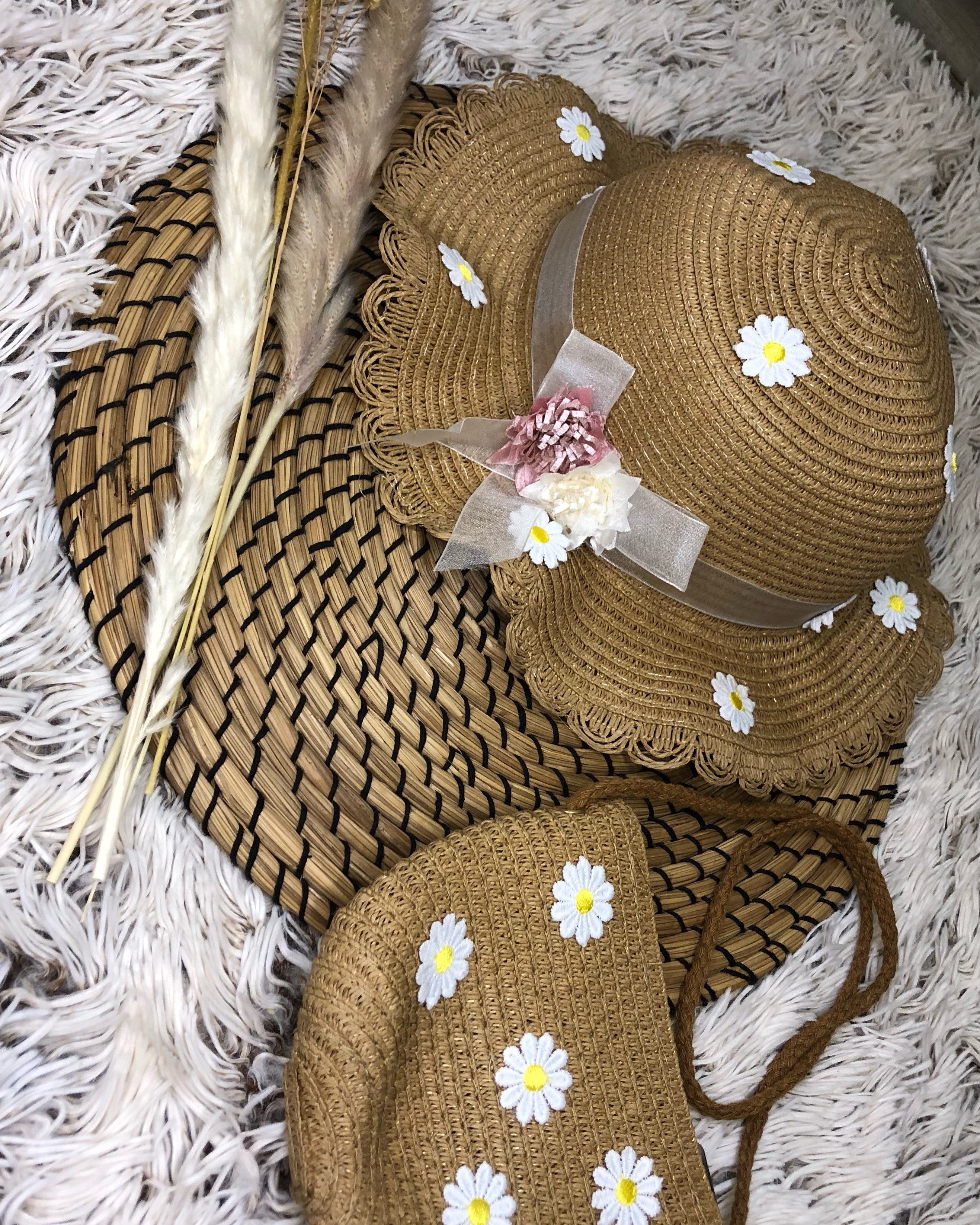 Chapeau et sac en paille