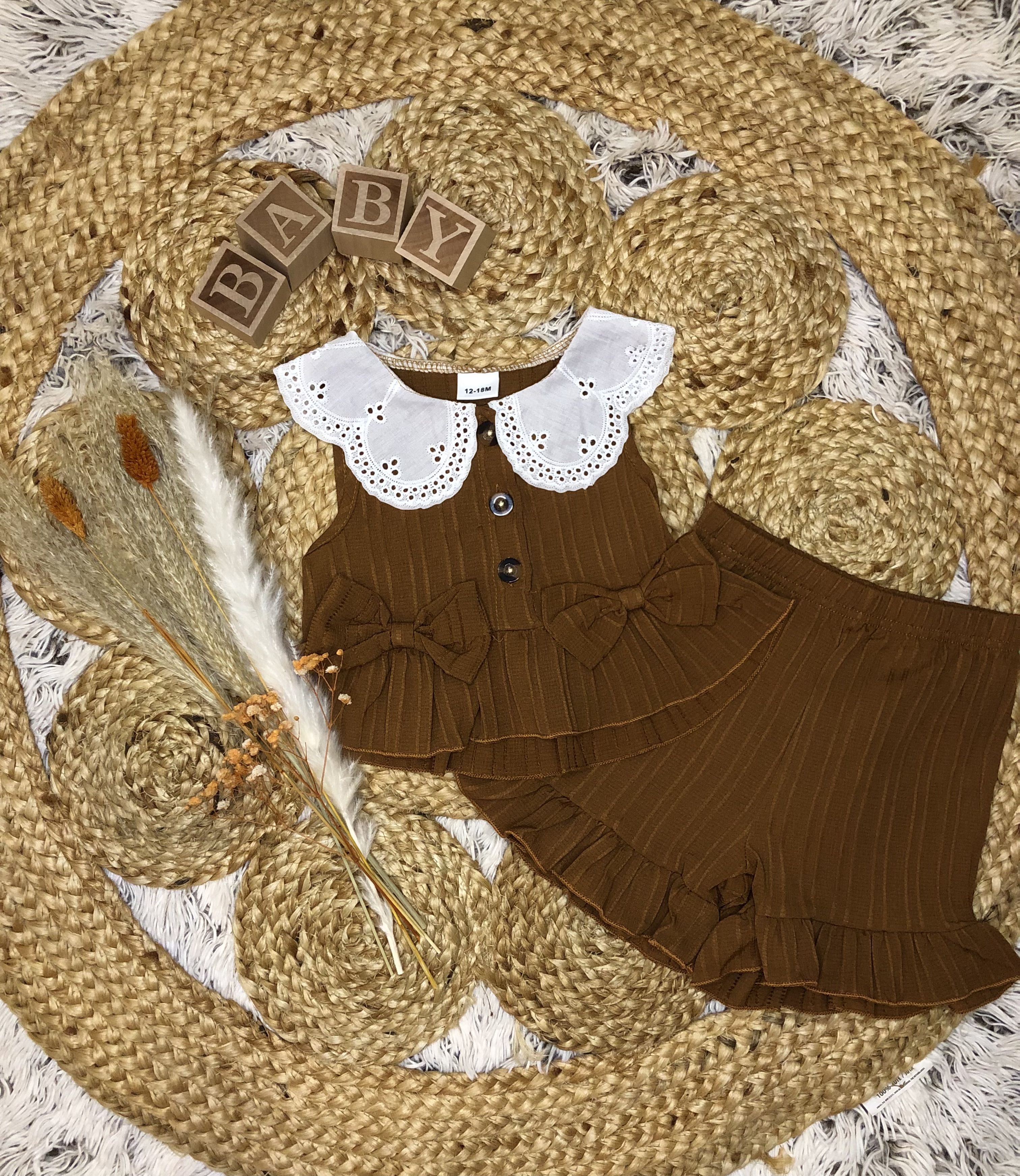 Ensemble fille brun et col à dentelle 