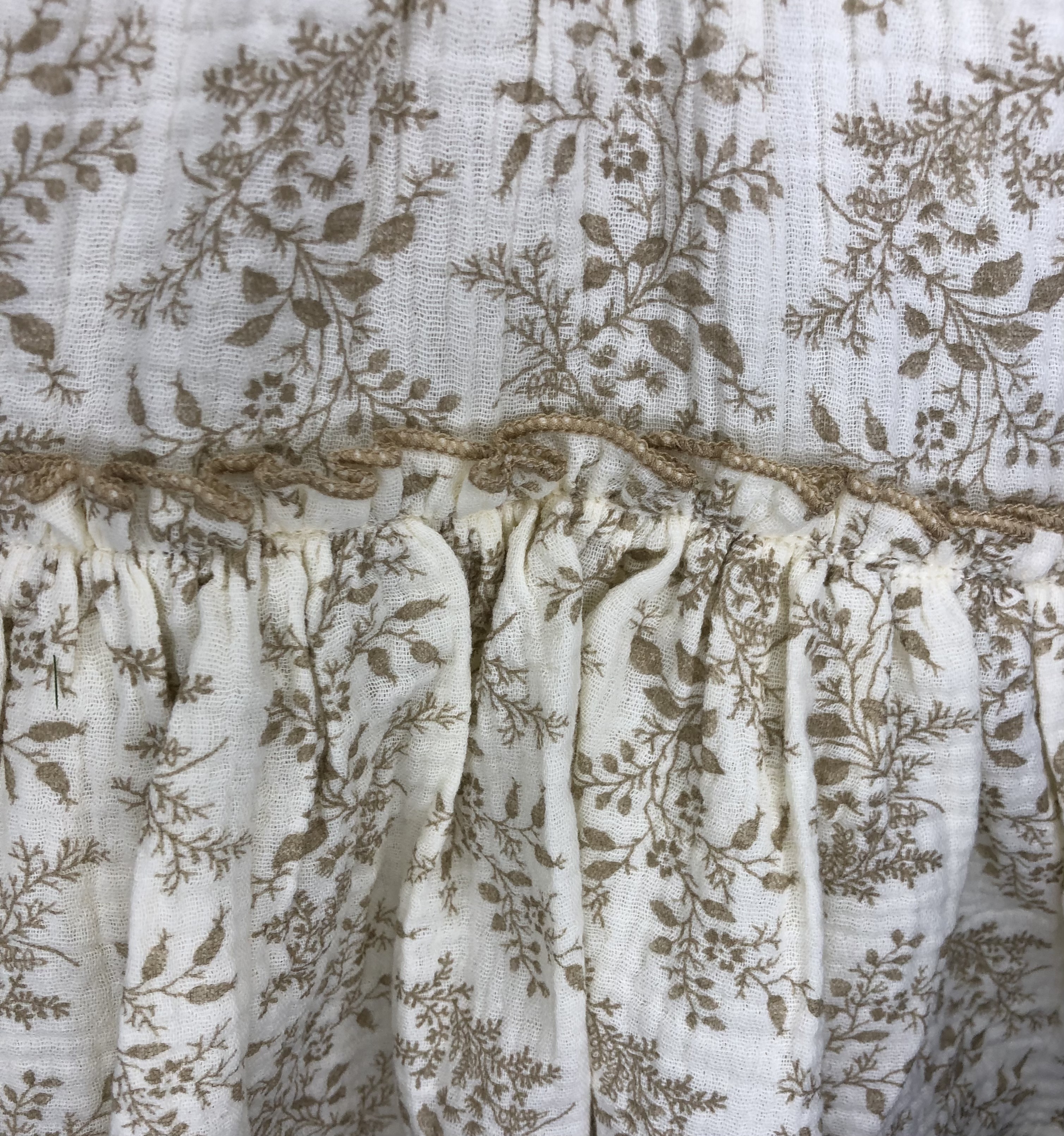 Barboteuse fille fleuries beige 