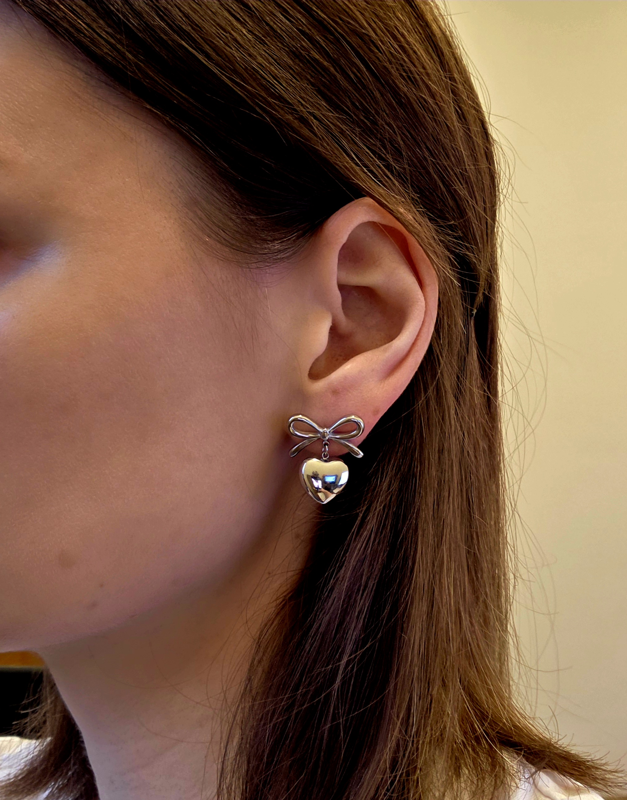 Sidabriniai auskarai su širdelėmis