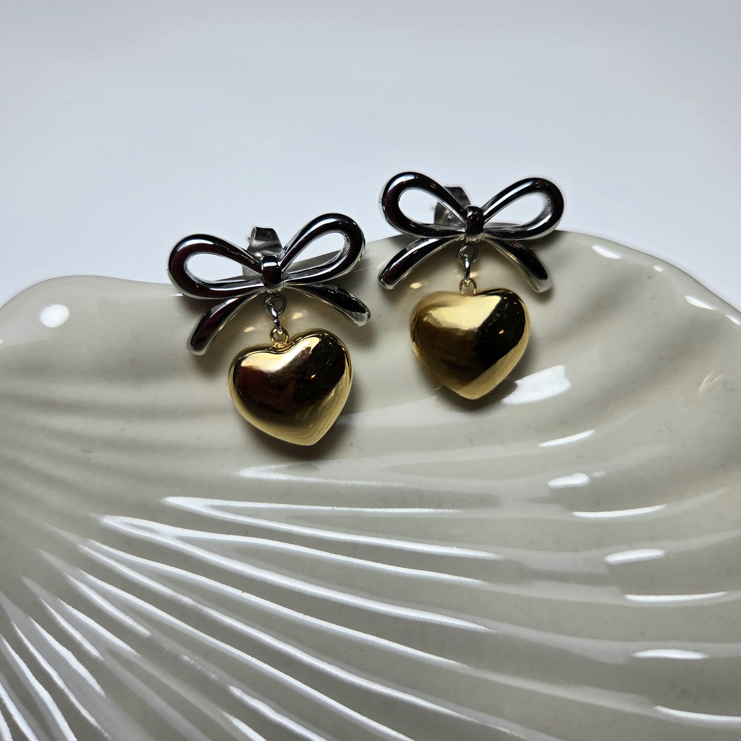 Auksinės širdelės auskarai