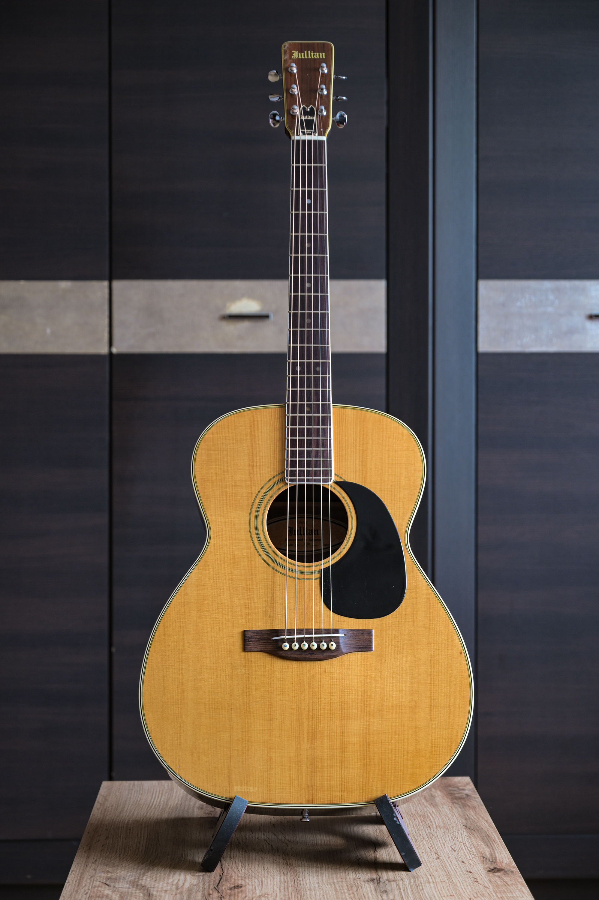 Jullian F-200