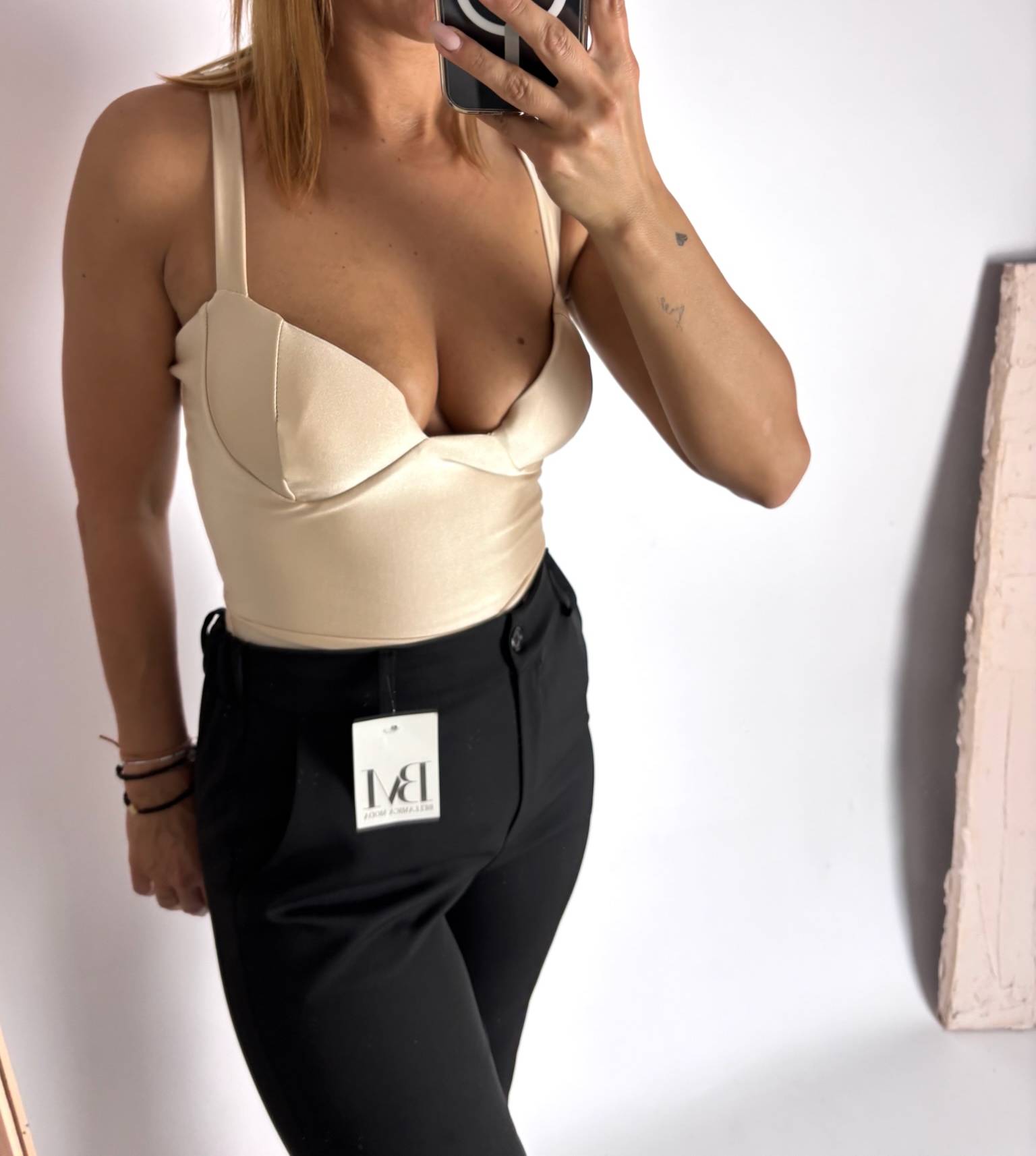 Elegancki beżowy top