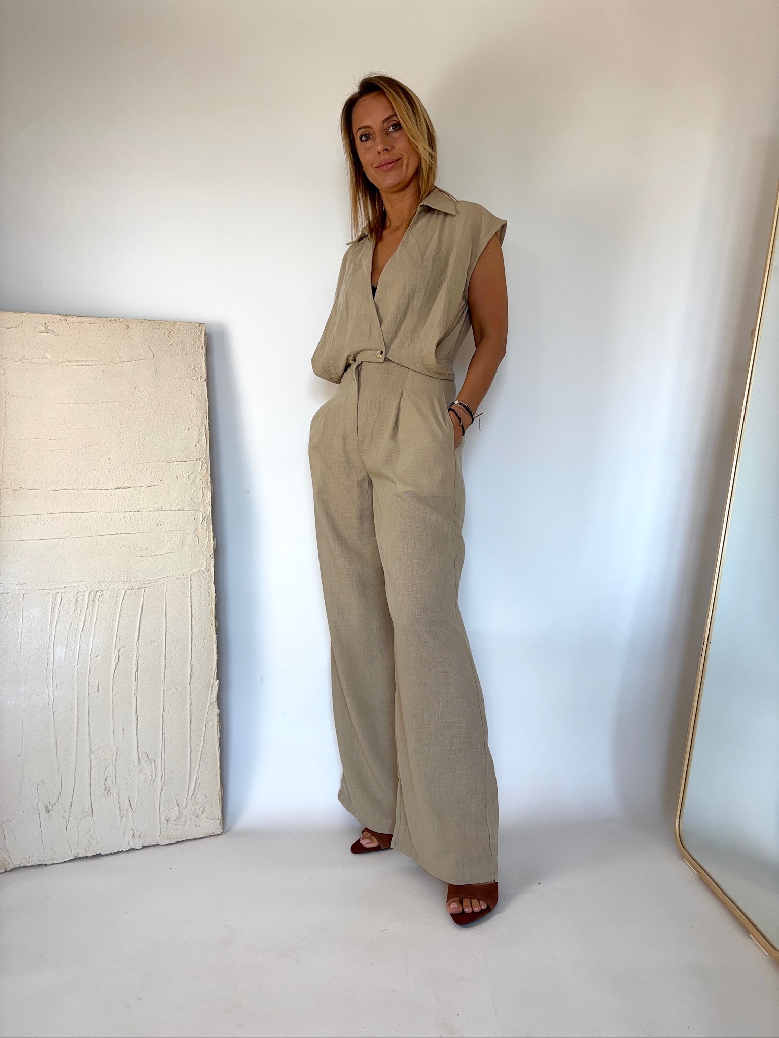 Stylowy kombinezon damski kolor beżowy