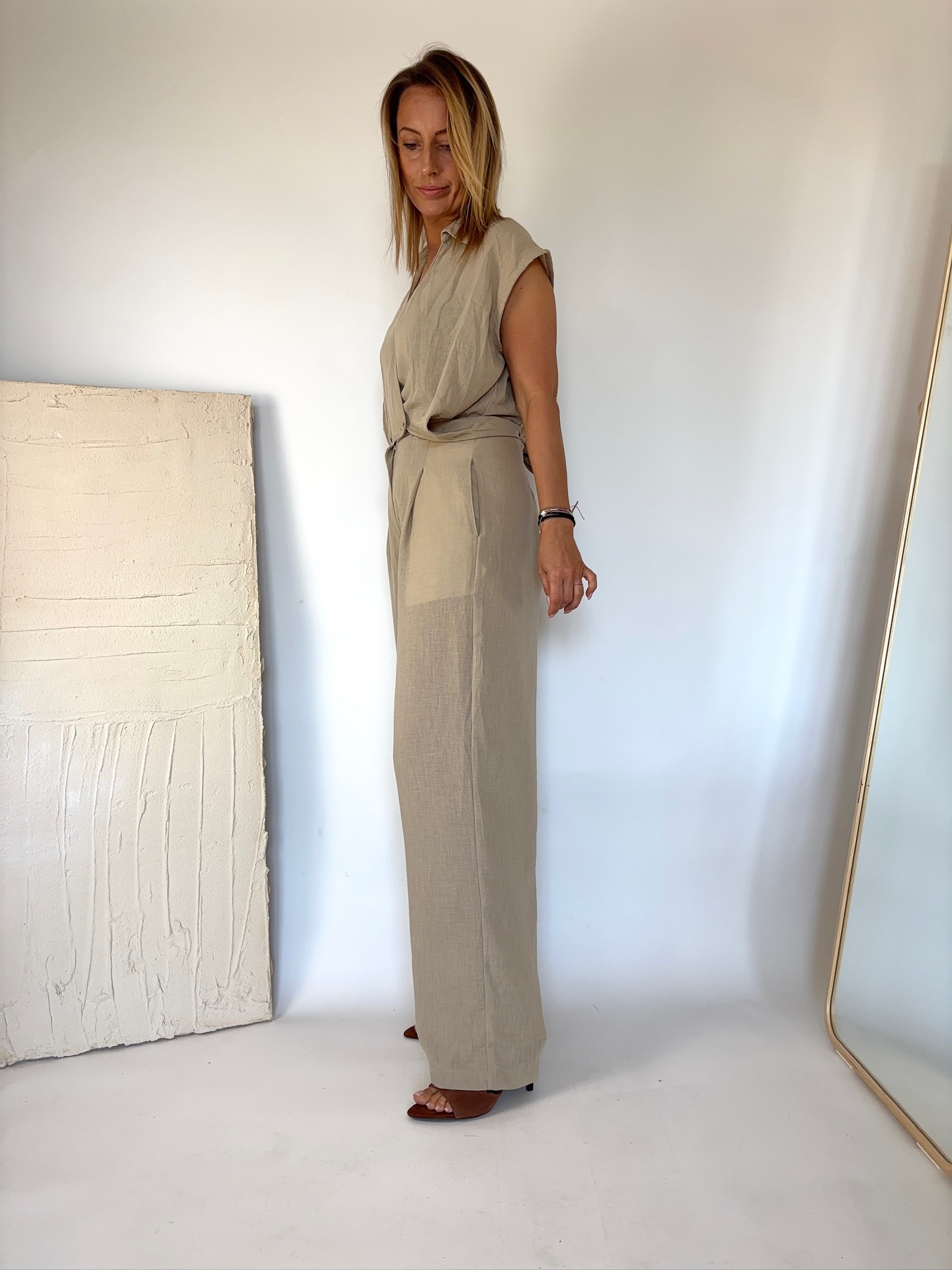 Stylowy kombinezon damski kolor beżowy