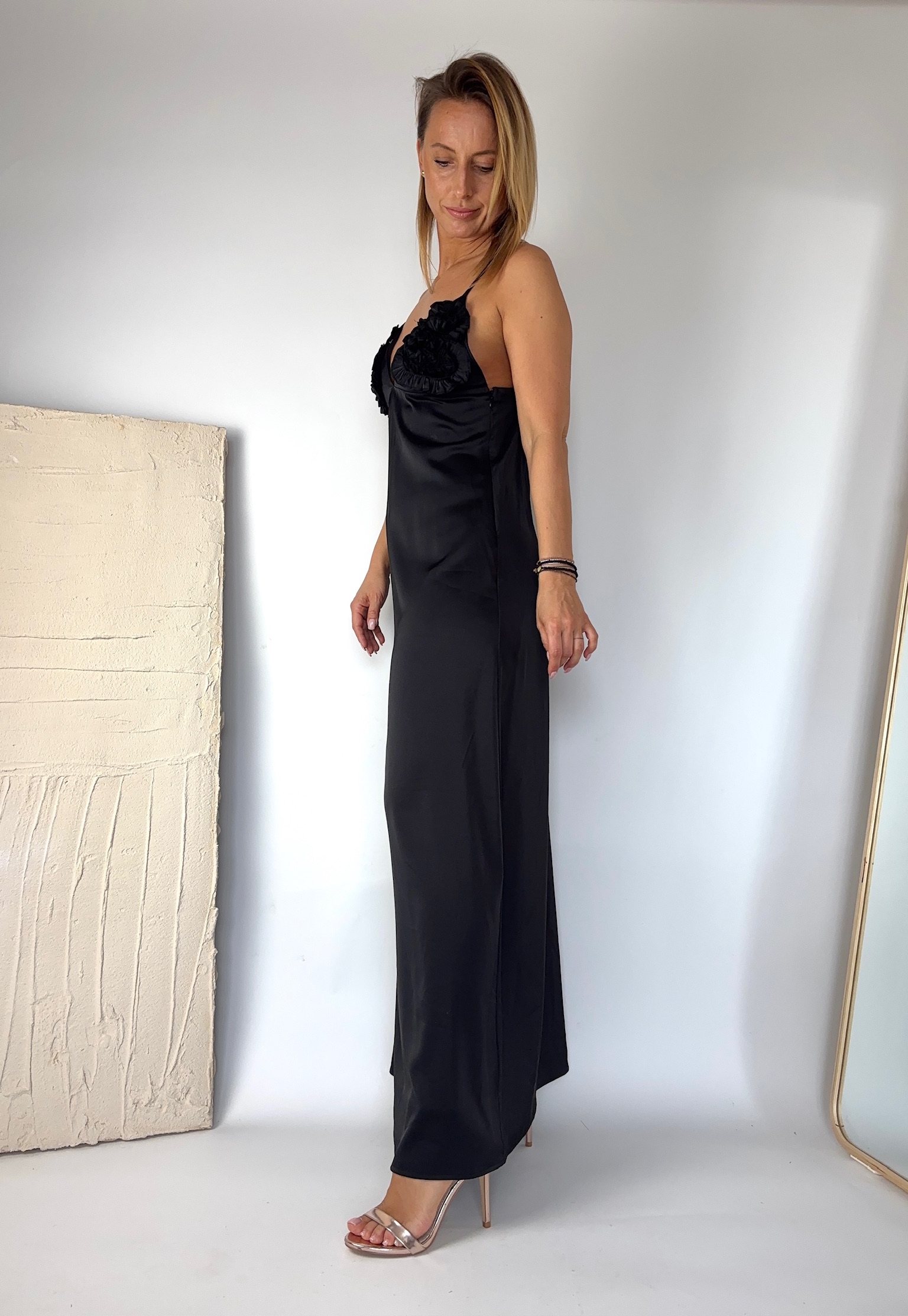  Sukienka dostępna w 3 kolorach